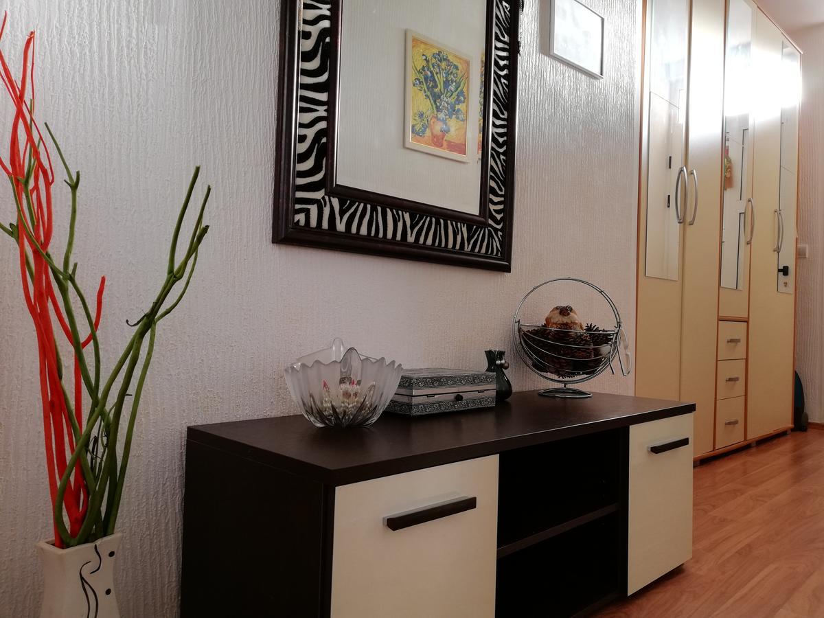 Apartment White Lily Of *