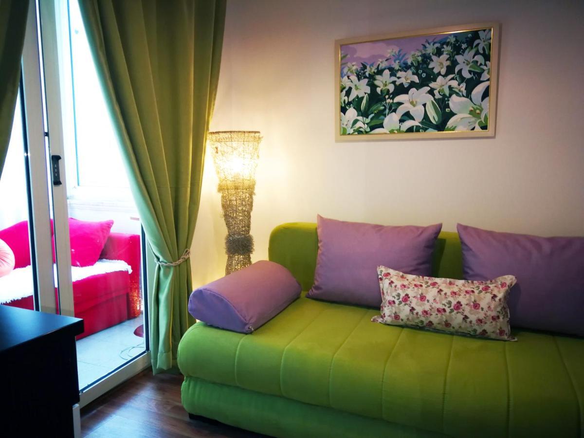 Apartment White Lily Of